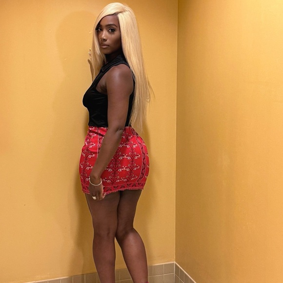 β¦ - Picture 1 of 2